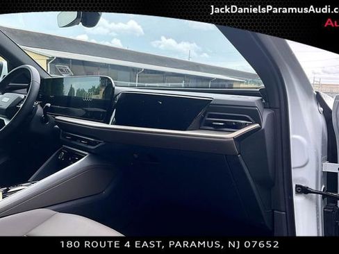 Used 2025 Audi Q5 Premium w/ Convenience Package AWD/4WD image 14