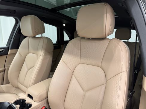 New 2026 Porsche Macan image 5