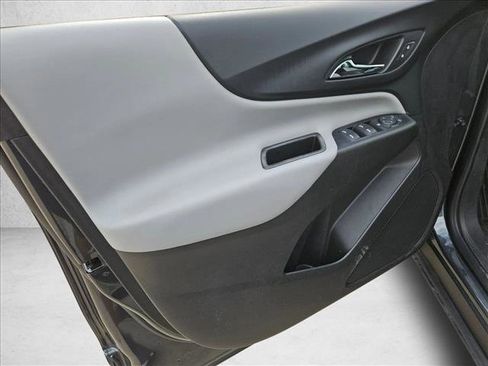 Used 2018 Chevrolet Equinox LS image 12