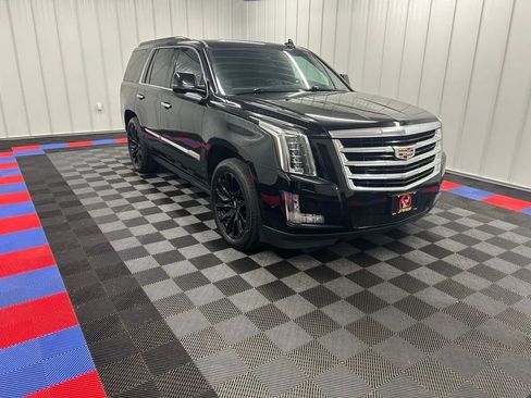 Used 2020 Cadillac Escalade Platinum AWD/4WD image 3