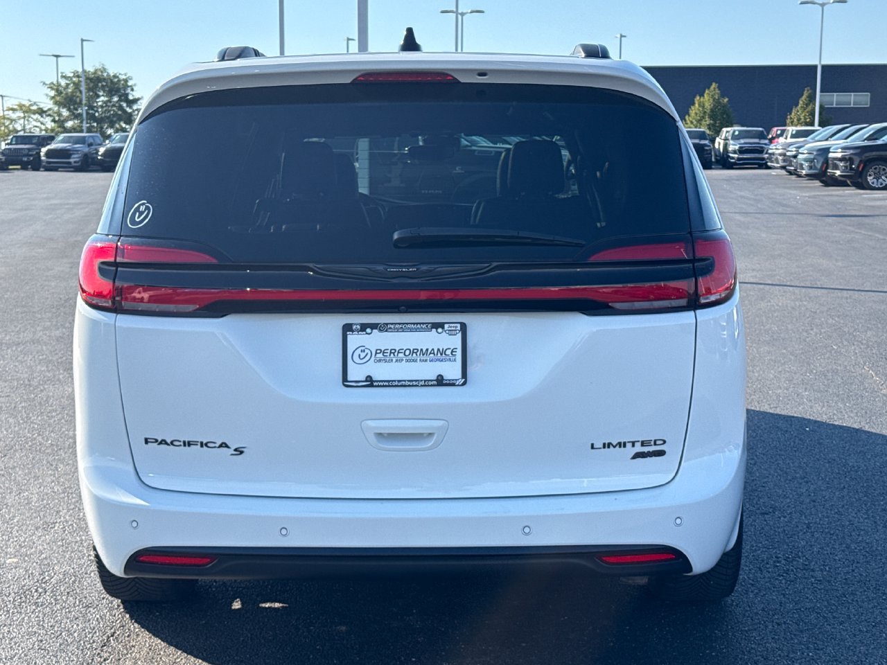 Used 2023 Chrysler Pacifica Limited w/ S Appearance Package AWD/4WD image 3