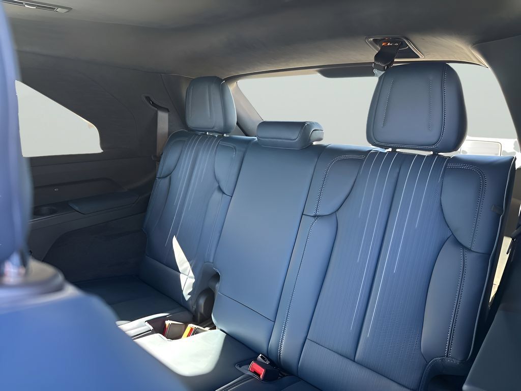 New 2026 Cadillac Escalade IQ Luxury 2 w/ LPO, Floor Liner Package AWD/4WD image 31
