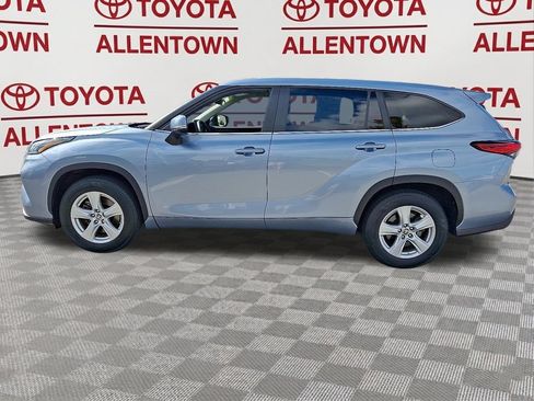 Used 2023 Toyota Highlander LE FWD image 4