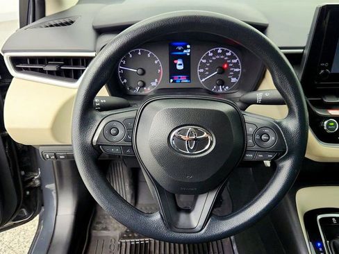 Used 2025 Toyota Corolla LE image 13