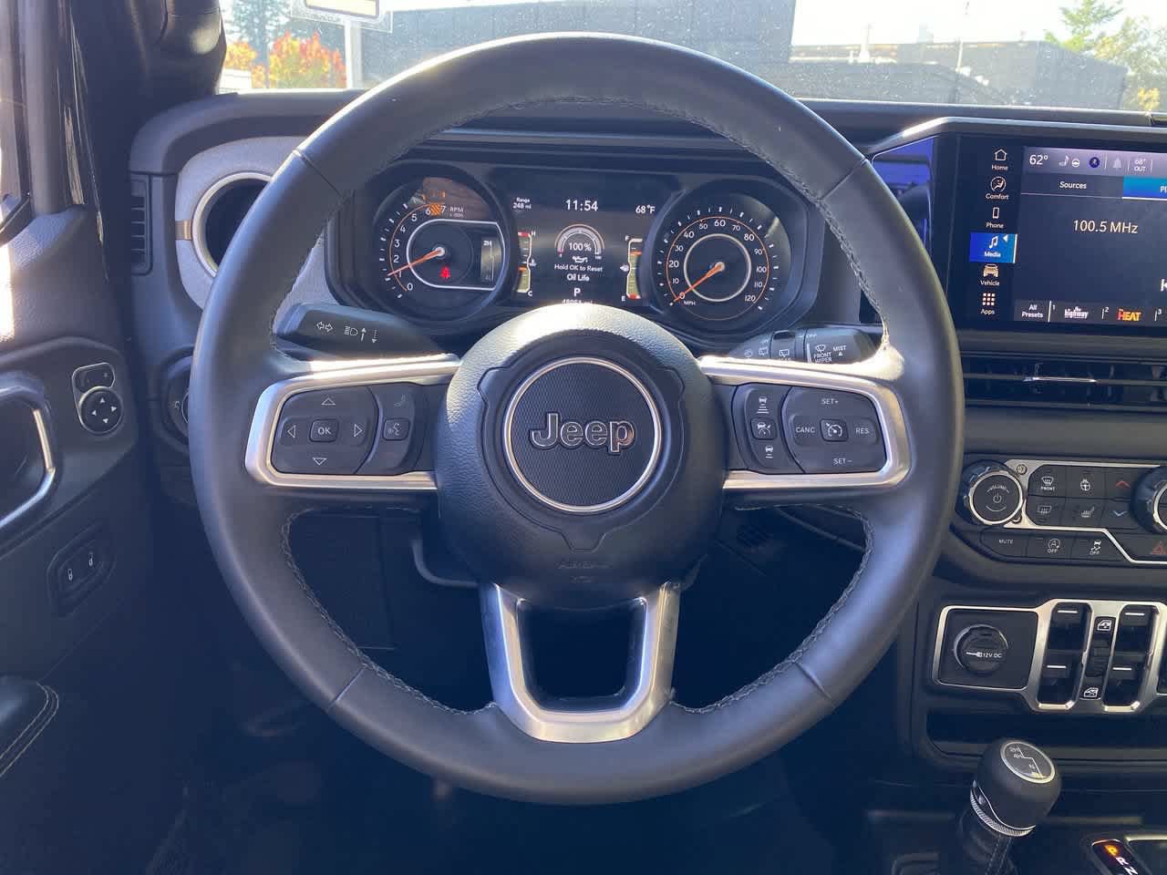 Used 2025 Jeep Wrangler Unlimited Sahara AWD/4WD image 18