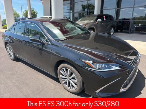 Used 2021 Lexus ES 300h w/ Premium Package image 3