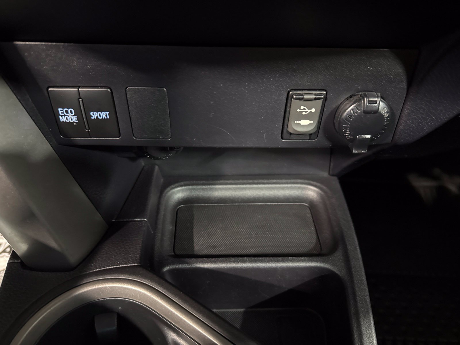 Used 2017 Toyota RAV4 LE AWD/4WD image 30