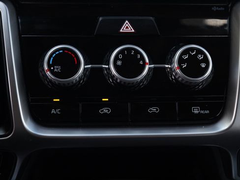 Used 2022 Kia Sorento LX FWD image 9