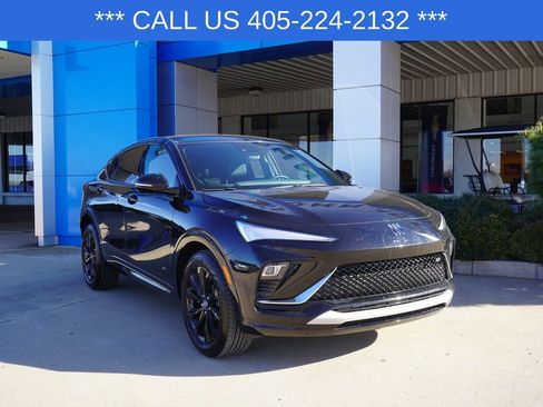 Used 2025 Buick Envista Sport Touring image 2