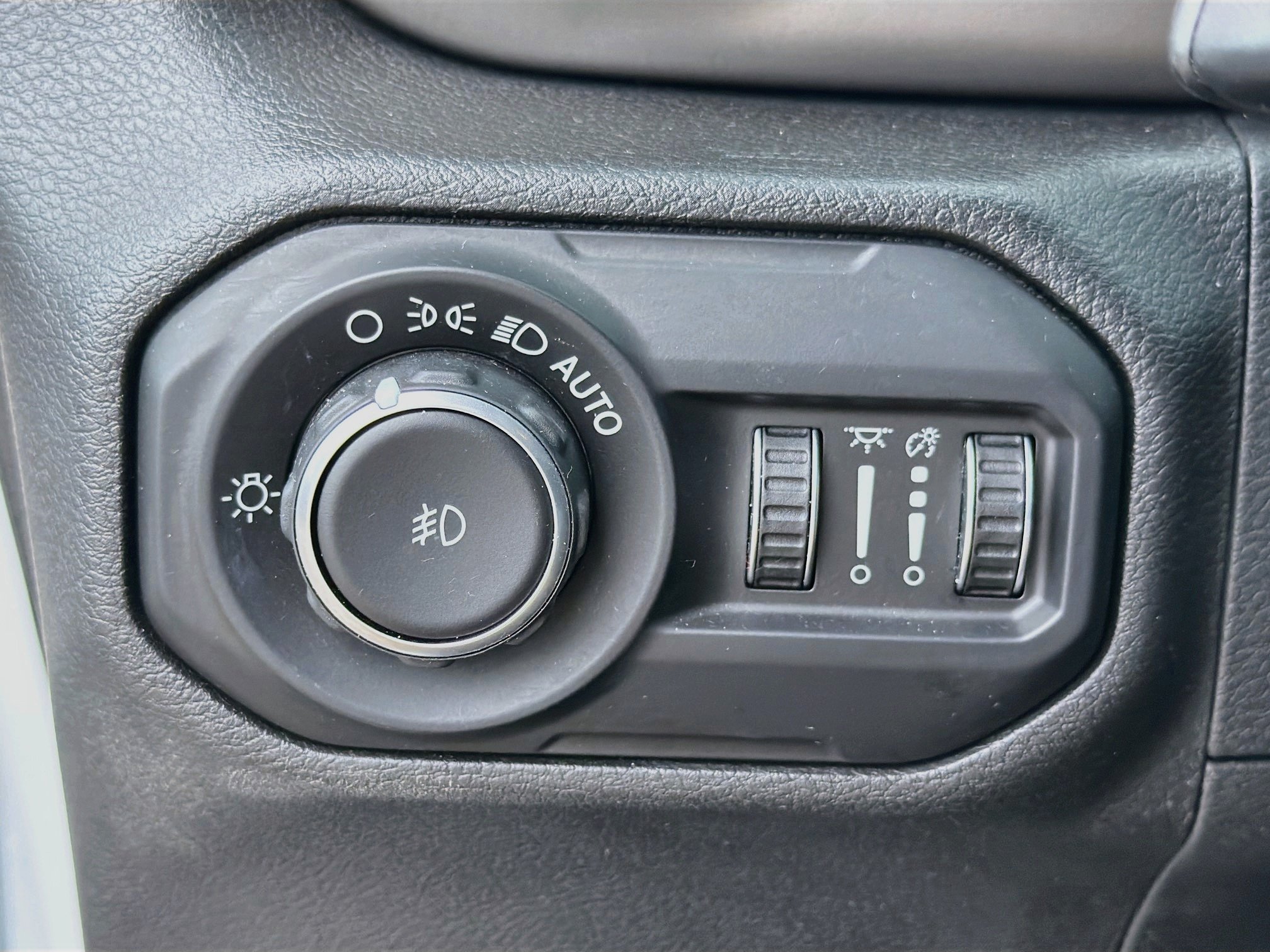 Used 2019 Jeep Wrangler Unlimited Sport S AWD/4WD image 32