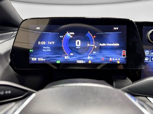 Used 2025 Chevrolet Equinox EV LT FWD image 9