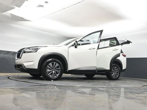 Used 2025 Nissan Pathfinder SV FWD image 46