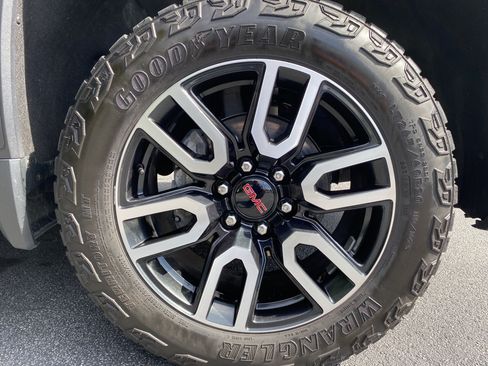 Used 2024 GMC Sierra 1500 AT4 w/ AT4 Preferred Package AWD/4WD image 14