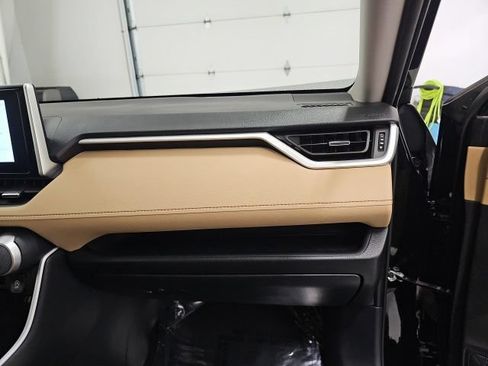 Used 2025 Toyota RAV4 XLE Premium FWD image 39