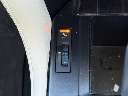 Used 2023 Lexus GX 460 Premium w/ Accessory Package image 11