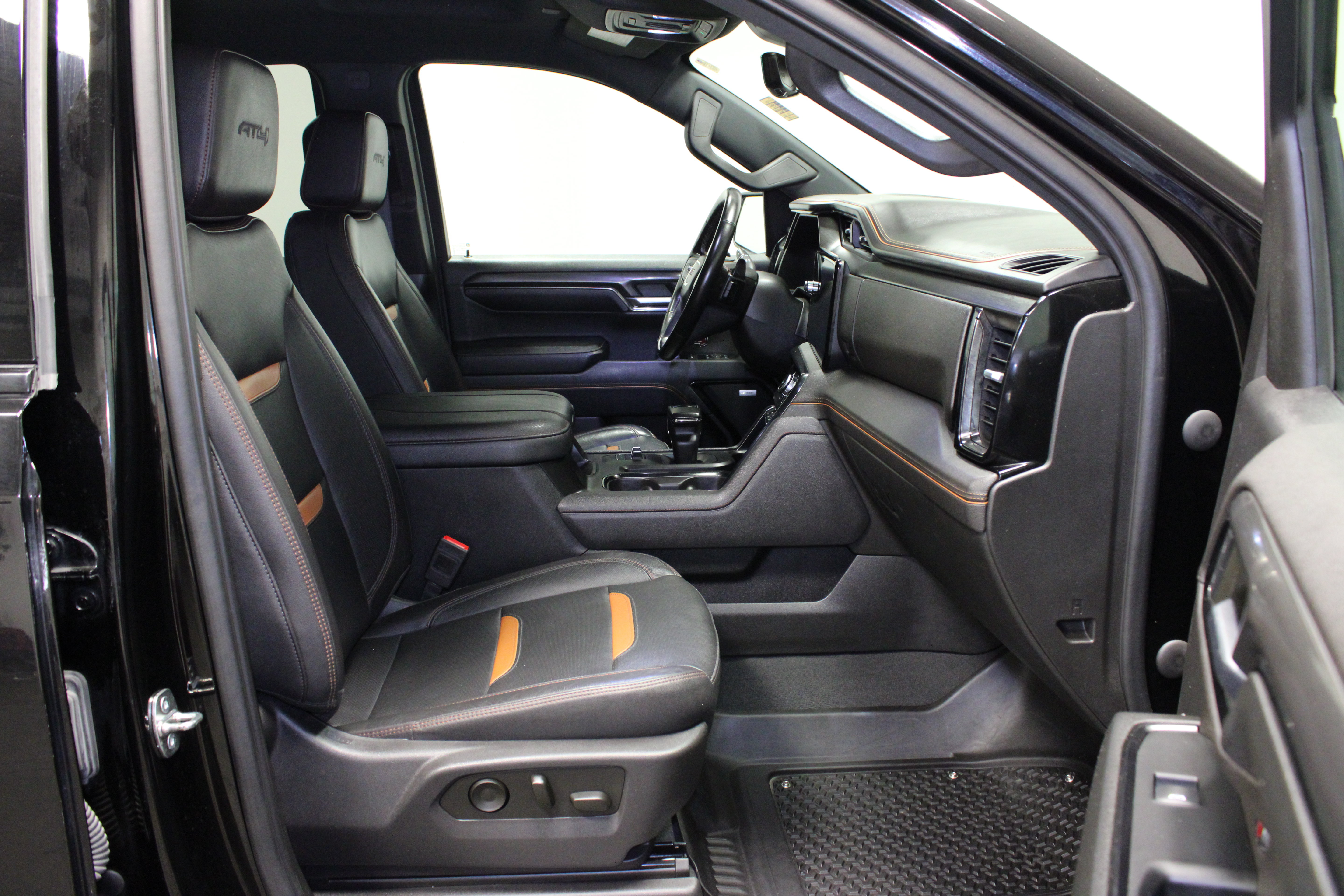 Used 2023 GMC Sierra 1500 AT4 w/ Technology Package AWD/4WD image 15