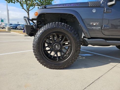 Used 2016 Jeep Wrangler Unlimited Sahara w/ Connectivity Group AWD/4WD image 21