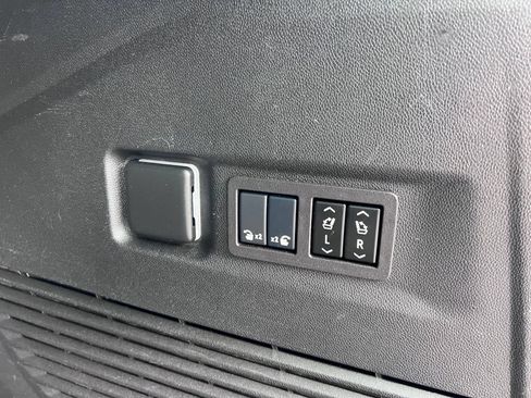 Used 2024 GMC Yukon XL Denali AWD/4WD image 20