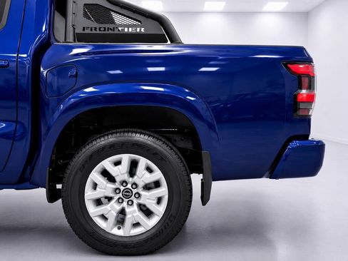 Used 2022 Nissan Frontier SV AWD/4WD image 9