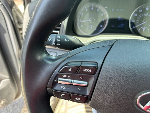 Used 2020 Hyundai Elantra Limited w/ Winter Weather Package FWD image 21