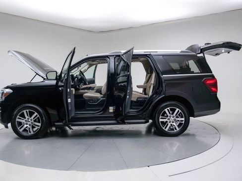 Used 2024 Ford Expedition Limited AWD/4WD image 18