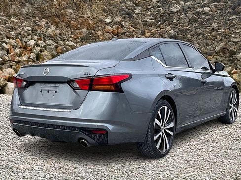 Used 2022 Nissan Altima 2.5 SR image 2