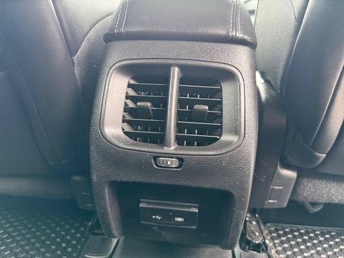 Used 2019 Jeep Cherokee Latitude Plus w/ Cold Weather Group AWD/4WD image 23