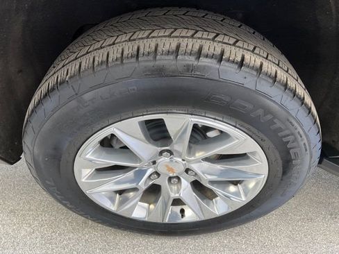 Used 2025 Chevrolet Suburban Premier AWD/4WD image 17