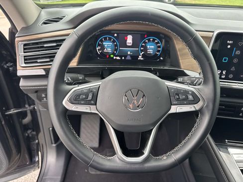 Used 2025 Volkswagen Atlas SE FWD image 22