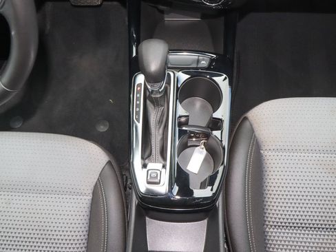 Used 2025 Chevrolet Trax LT w/ LT Convenience Package FWD image 18