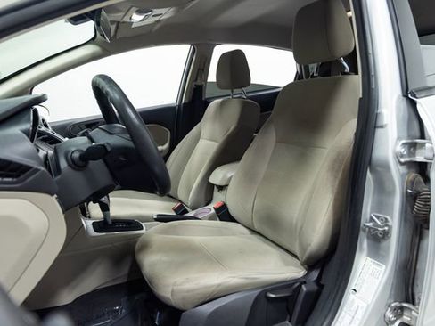 Used 2018 Ford Fiesta SE image 23