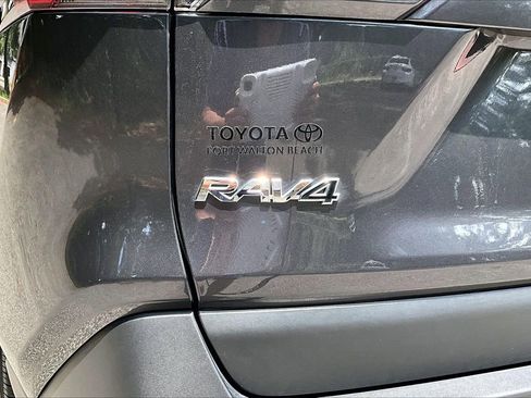Used 2025 Toyota RAV4 XLE AWD/4WD image 27