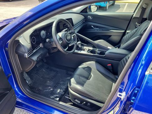 Used 2025 Hyundai Elantra Limited FWD image 13