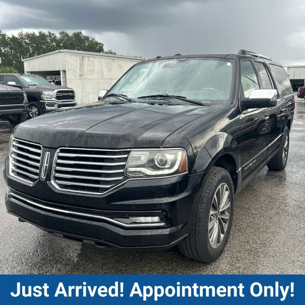 Used 2017 Lincoln Navigator L Select RWD image 3