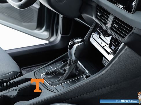 Used 2025 Volkswagen Jetta SE w/ Sunroof Package FWD image 32