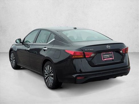 Used 2024 Nissan Altima 2.5 SV image 7