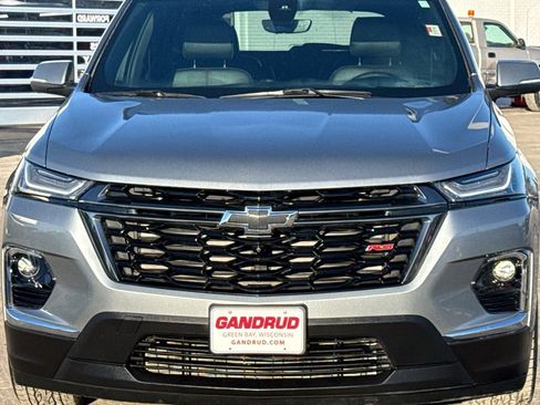 Used 2023 Chevrolet Traverse RS image 3