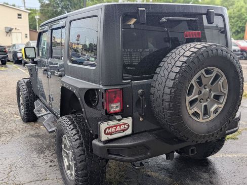 Used 2017 Jeep Wrangler Unlimited Rubicon w/ Connectivity Group AWD/4WD image 7