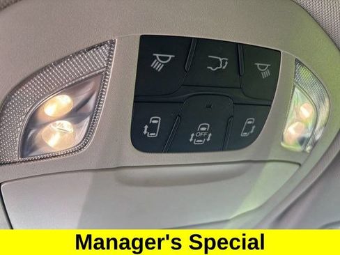 Used 2024 Chrysler Pacifica Touring-L FWD image 27