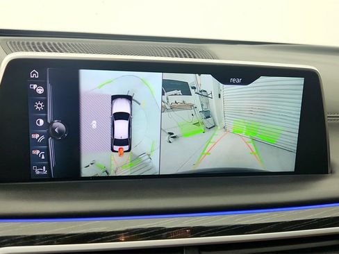 Used 2017 BMW 750i xDrive image 23