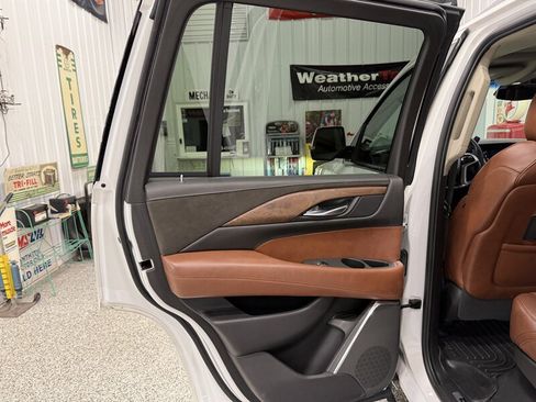 Used 2017 Cadillac Escalade Premium Luxury w/ LPO, Radiant Package AWD/4WD image 30