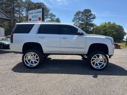 Used 2017 Cadillac Escalade Luxury AWD/4WD image 11