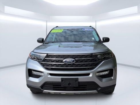Used 2023 Ford Explorer XLT w/ Equipment Group 202A AWD/4WD image 8