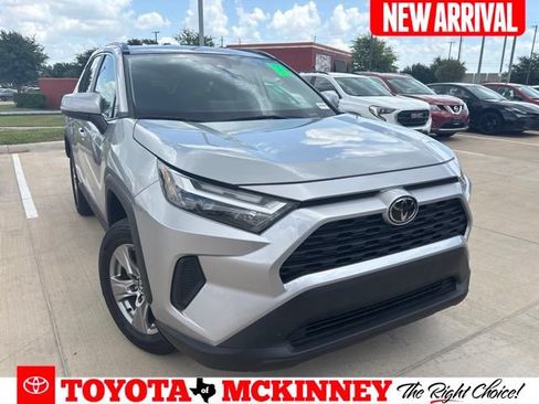 Used 2025 Toyota RAV4 XLE FWD image 1