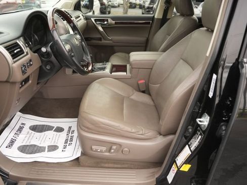 Used 2017 Lexus GX 460 image 9