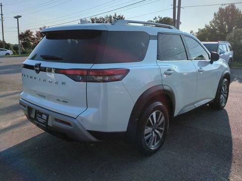 Used 2023 Nissan Pathfinder SL AWD/4WD image 5