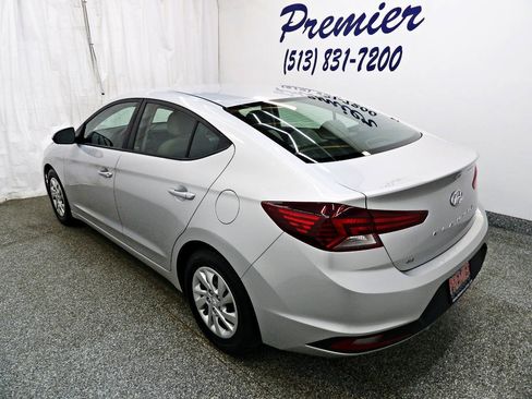Used 2019 Hyundai Elantra SE FWD image 4