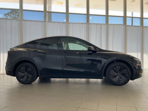 Used 2026 Tesla Model Y AWD image 8
