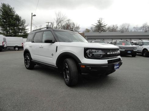 Certified 2024 Ford Bronco Sport Outer Banks AWD/4WD image 3