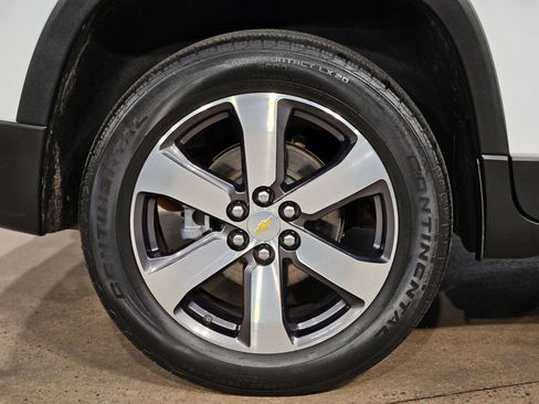 Used 2023 Chevrolet Traverse LT w/ LT Premium Package image 17